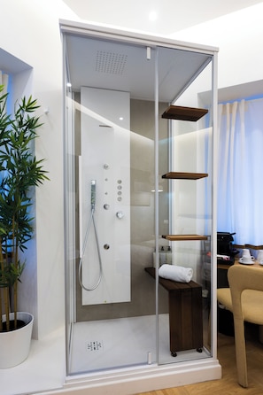 Superior Double Room, Private Bathroom | Bathroom | Bidet - Barberini Design Suites (Rome)
