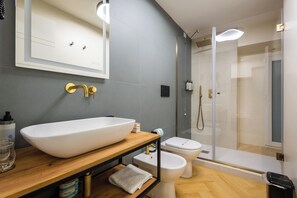 Deluxe Double Room, Private Bathroom | Bathroom - Barberini Design Suites (Rome)