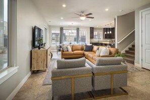 Smart TV, books - Entrada 631 & 635 | Pet Friendly I Pool & Hot Tub (Moab)