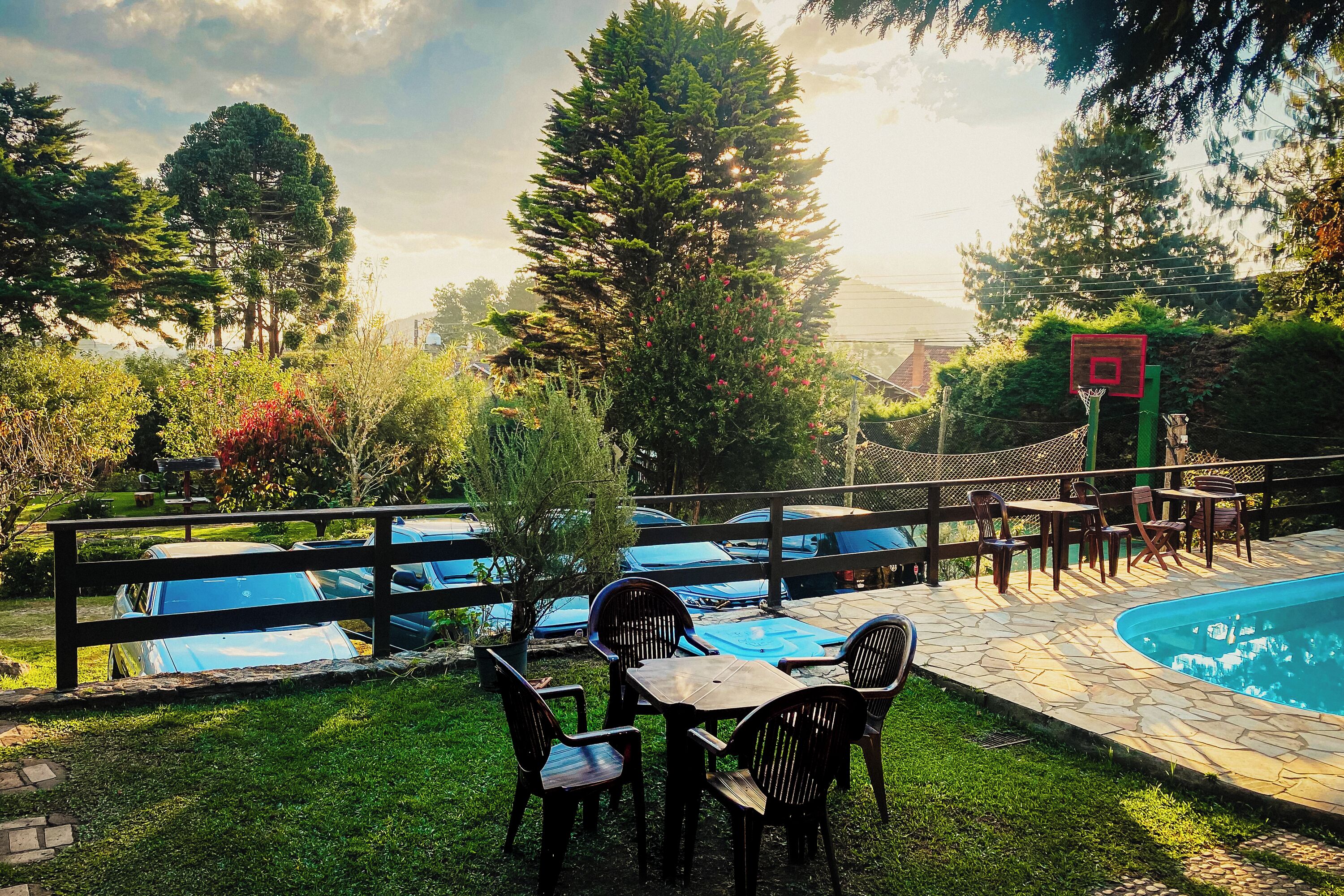 สระว่ายน้ำกลางแจ้ง