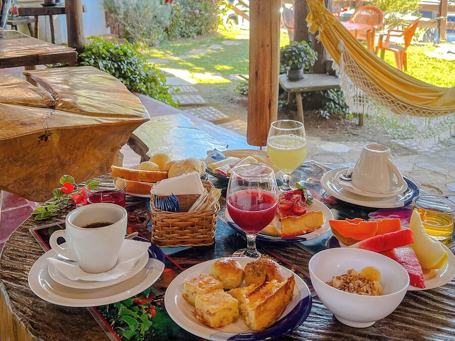 Café da manhã com buffet grátis todos os dias