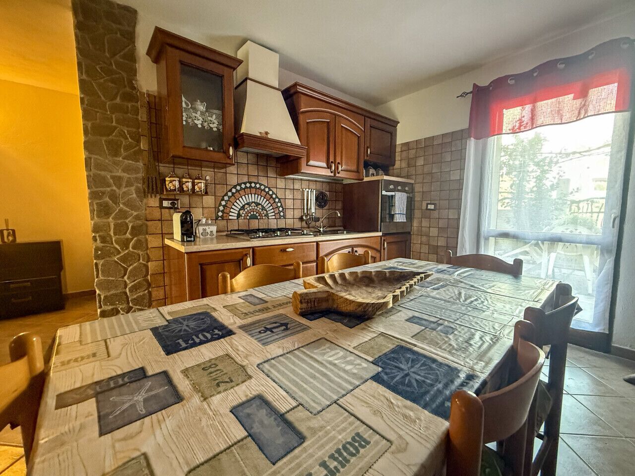 Fridge, oven, stovetop, coffee/tea maker