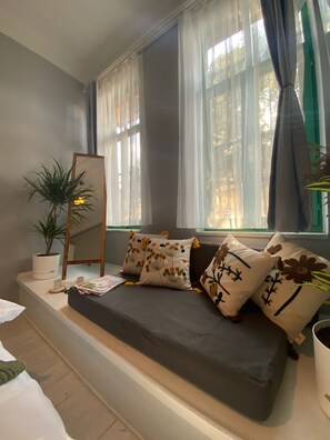 Appartamento Classic, 3 camere da letto, cucina, vista città | Tende oscuranti, ferro/asse da stiro, Wi-Fi gratuito