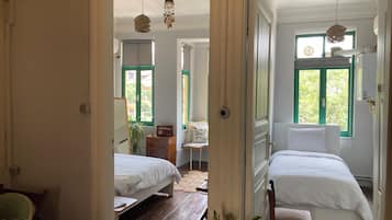 Familieleilighet, 3 soverom, kjøkken, byutsikt | Blendingsgardiner, strykejern/-brett og wi-fi (inkludert)