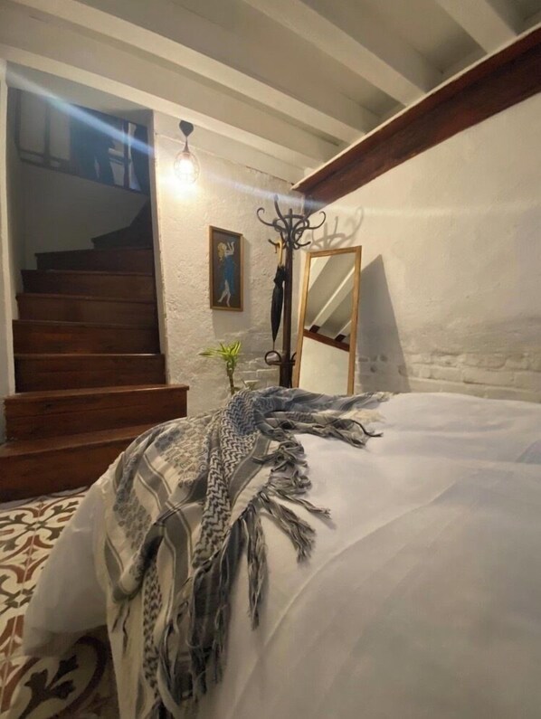 Classic-Apartment, 3 Schlafzimmer, Küche, Stadtblick | Verdunkelungsvorhänge, Bügeleisen/Bügelbrett, kostenloses WLAN