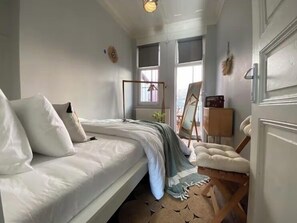 Appartamento familiare, 3 camere da letto, cucina, vista città | Tende oscuranti, ferro/asse da stiro, Wi-Fi gratuito