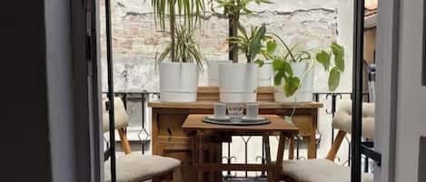 Condo familiar, 3 habitaciones, cocina, vista a la ciudad | Terraza o patio