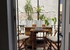 Familienapartment, 3 Schlafzimmer, Küche, Stadtblick | Terrasse/Patio