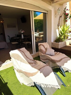 تناول الطعام بالخارج