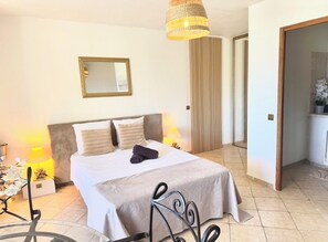 مكواة/لوح كي وواي فاي وملاءات أسرّة