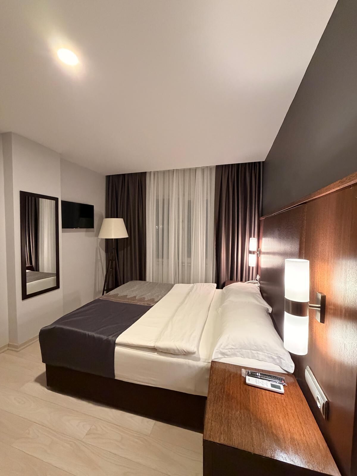 Standard dubbelrum - utsikt mot staden | Arbetsyta för laptop, ljudisolering och gratis wi-fi