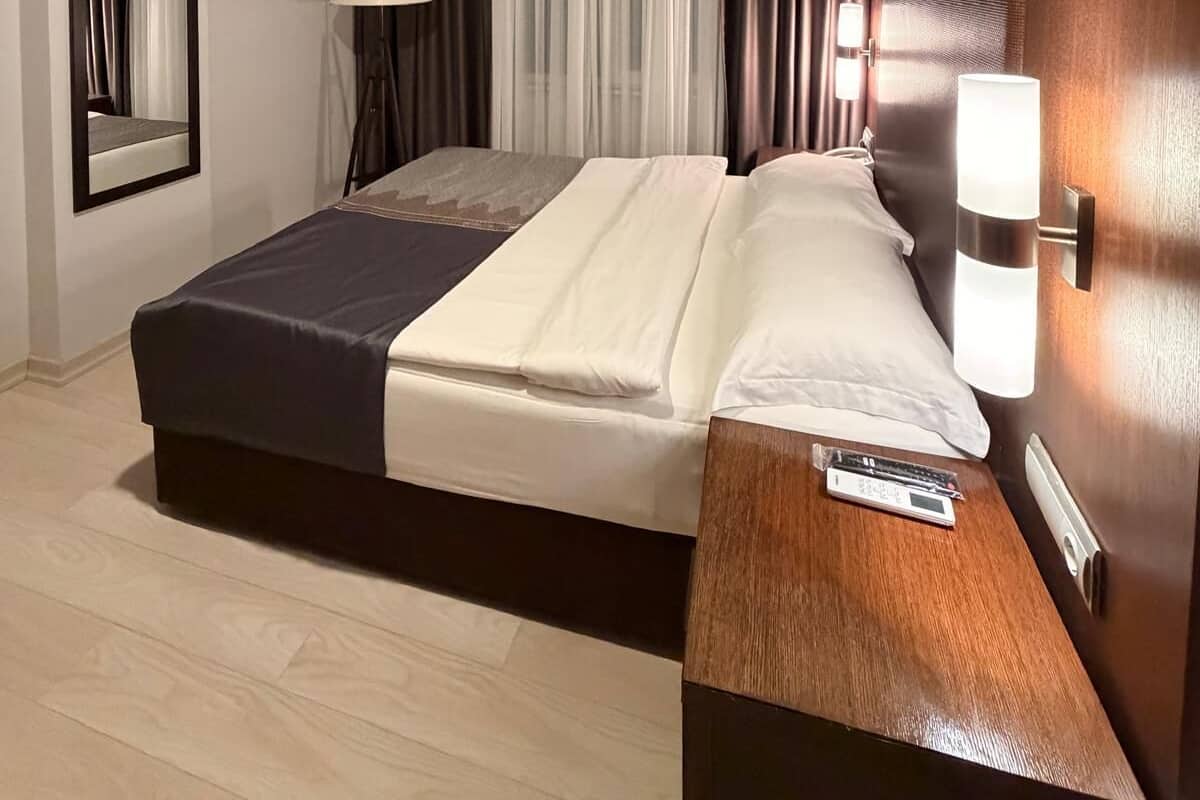 Standard dubbelrum - utsikt mot staden | Arbetsyta för laptop, ljudisolering och gratis wi-fi