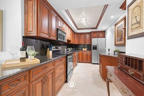 Fridge, microwave, oven, stovetop - Luxury by the Sea- 2BR, Pool & Gym -Hollywood (Hollywood)