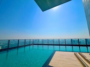 Pool - Brand new Loft-Style 1BR Rama 9 CBD Pool & Gym (Bang kapi)