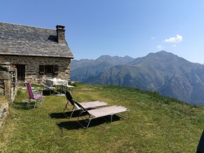 Property grounds - Converted mountain barn with exceptional view (Grust)