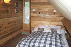 Iron/ironing board, bed sheets - Converted mountain barn with exceptional view (Grust)