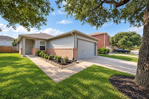 Modern 3BR+2BA Villa. Renovated Kitchen & Baths. Houston/Cypress