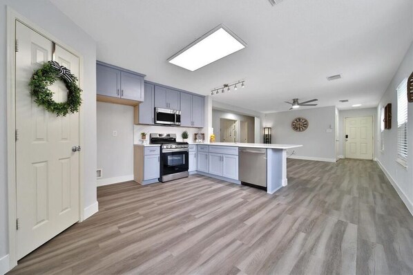 Private kitchen - Luxury 3BR, 2Bath . Family & Corporate Friendly (Cypress)