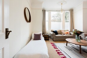 House | 3 bedrooms, desk, Internet - Garden Flat Near Ealing Broadway (London)