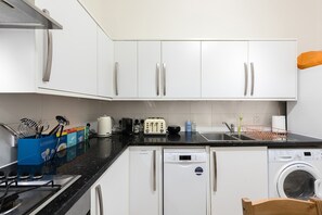 Apartment | 3 bedrooms, Internet - Garden Flat Near Ealing Broadway (London)