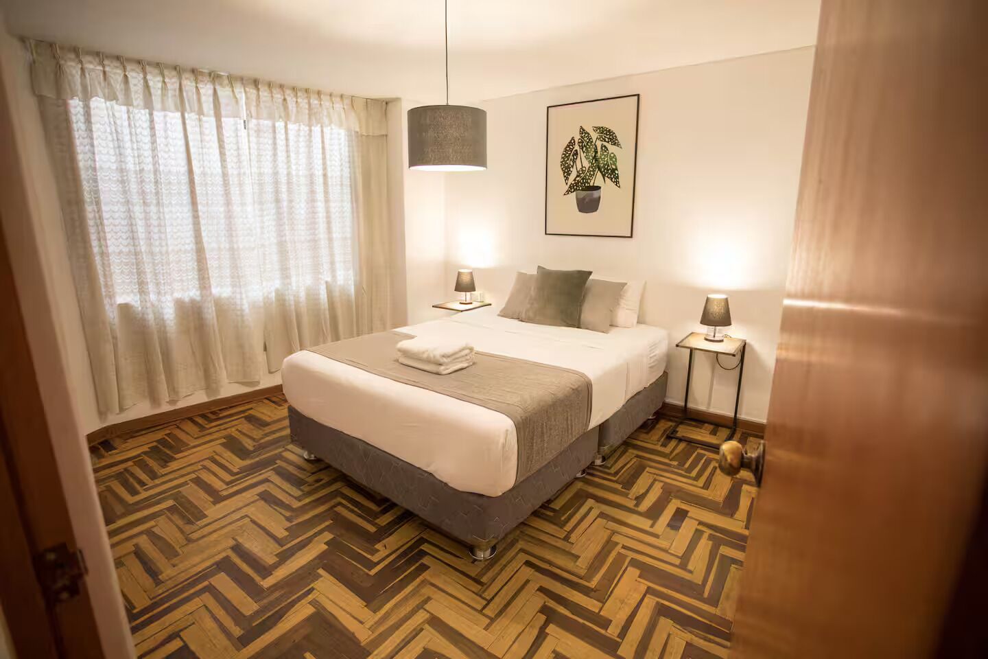 Iron/ironing board, WiFi, bed sheets