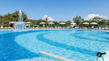 Seasonal outdoor pool