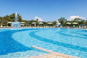 Seasonal outdoor pool - Hotiday Montalto Marina (Montalto di Castro)