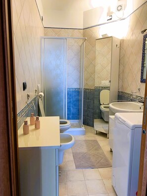 Shower, bidet - The Terrace on the Gulf of Alghero 2 (Alghero)