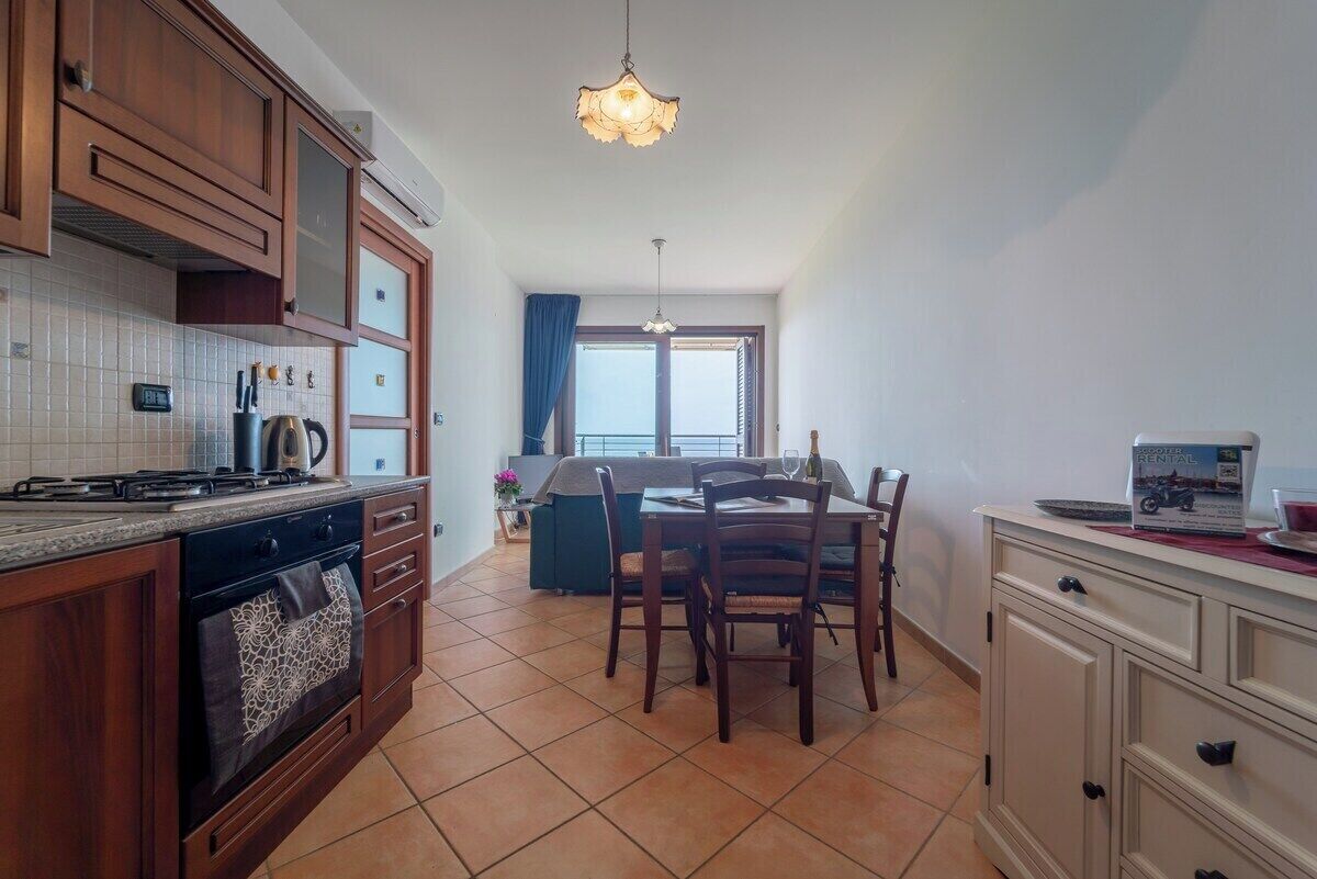 Fridge, oven, stovetop, cookware/dishes/utensils