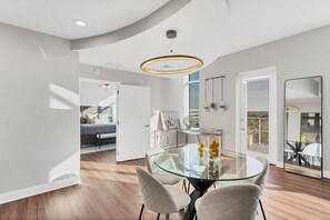 Dining - High-End Downtown Orlando Penthouse with Patio (Orlando)