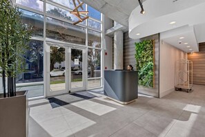 Lobby - High-End Downtown Orlando Penthouse with Patio (Orlando)