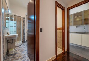 Shower, hair dryer, bidet, towels - Domus Oleandri - WelcometoRhome (Rome)