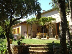 Terrace/patio - Villa with swimming pool for 8 people, between Uzès and Pont du Gard (Saint-Siffret)