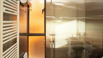 Superior Double or Twin Room, Patio, Garden View | Bathroom