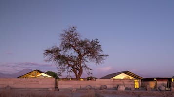 Vista frontal de la propiedad