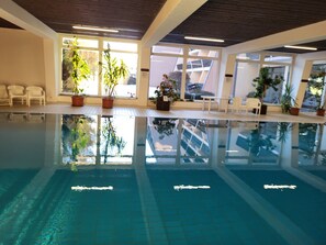 Inomhuspool och uppvärmd pool