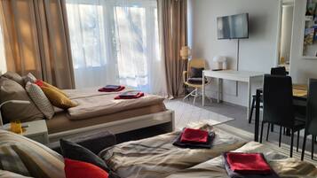 1 bedroom, in-room safe, desk, iron/ironing board