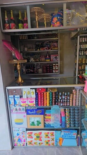 Interior detail - 789 Motel Chuka (Chuka)