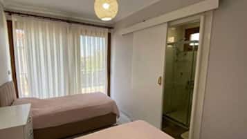 Strygejern/strygebræt, internetforbindelse, sengetøj