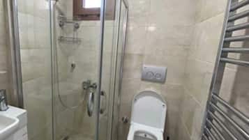 Dusj, hårføner, håndklær og såpe