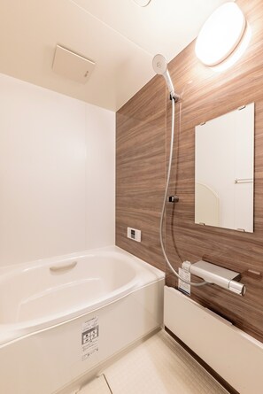Shower, hair dryer, bidet, towels - 2 minute walk from Tenga-chaya! Dotonbori! Black Gate! Kyoto! Direct connection to KIX! Long-term stays welcome! One house rental! Air Conditioning! Floor heating! Washing machine! Dryer! Full kitchen! Baby products! (大阪市西成区天下茶屋2)