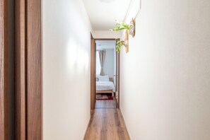 Iron/ironing board, WiFi, bed sheets - 2 minute walk from Tenga-chaya! Dotonbori! Black Gate! Kyoto! Direct connection to KIX! Long-term stays welcome! One house rental! Air Conditioning! Floor heating! Washing machine! Dryer! Full kitchen! Baby products! (大阪市西成区天下茶屋2)