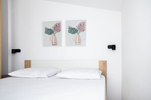 3 habitaciones, caja de seguridad en la habitación y escritorio