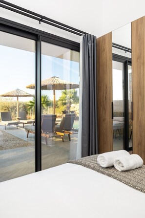 3 habitaciones, caja de seguridad en la habitación y escritorio