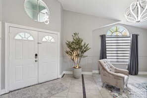 Interior - 10-15 minutes to Disney! Heated Pool & Arcade! (Kissimmee)
