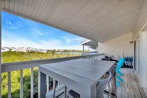 Outdoor dining - Sleep 8 next to the Beach! Balcony & Heated Pool (Indian Shores)