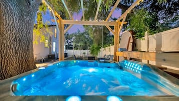 Bain à remous extérieur