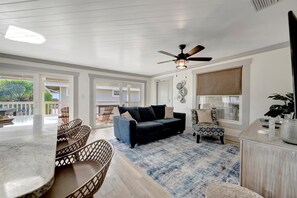Interior - Oceanfront Condo w/ Direct Beach Access! Sleeps 8! (Indian Shores)