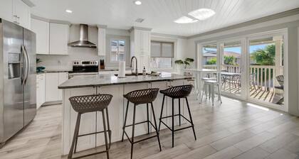 Oceanfront Condo w/ Direct Beach Access! Sleeps 8!