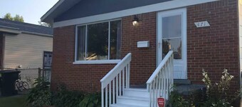 Wonderful 3-bedroom house with AC in welcoming Detroit neighborhood